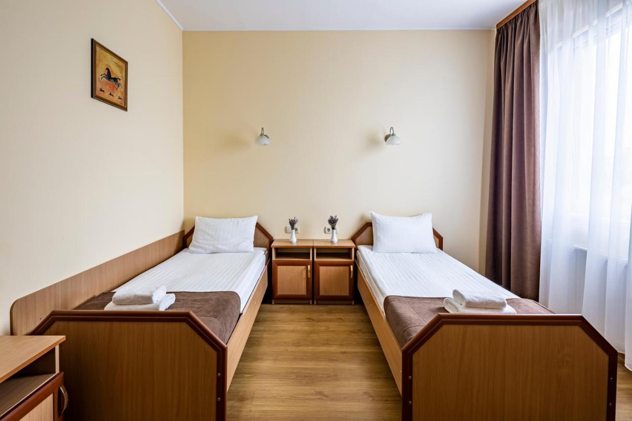 Hotel Galaktika Vynnyky Exterior foto
